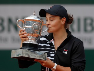 Na US Open sa nechce ani ženskej jednotke, po Djokovičovi zvažuje neúčasť aj Bartyová