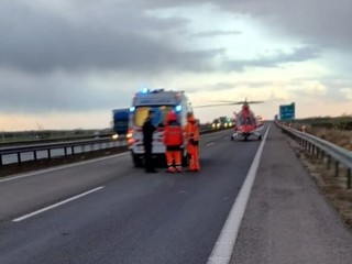 Tragická nehoda áut s kamiónom: Dve osoby zraneniam podľahli