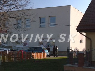 Tragédia v Ladiciach: Muža našli mŕtveho pred potravinami