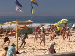 Panika na pláži: Ľudia kričali a utekali, keď sa na oblohe objavilo lietajúce monštrum