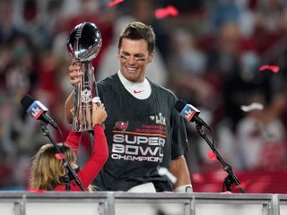 Tom Brady kraľuje Superbowlu! Získal ho po 7-krát