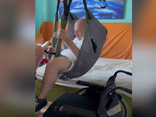 Spomaliť smrteľnú chorobu stojí toľko, čo byt v Bratislave. Lukáš a Eduard prosia o pomoc