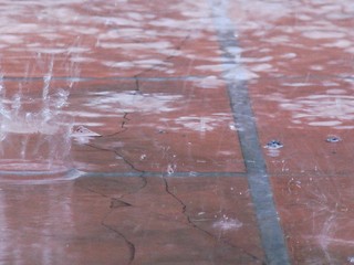 Európa sa dočká ochladenia. V Španielsku padali krúpy