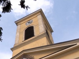 V Šali sa niekto pokúsil podpáliť kostol. Na schodoch našli kanister s benzínom