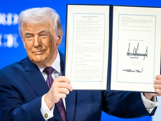 Trump po rokovaní so Zelenským odkázal Putinovi: Vojna sa musí skončiť