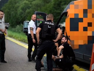 Streľba na D1 v smere na Poprad. Policajti chytali zlodeja kuriérskej dodávky