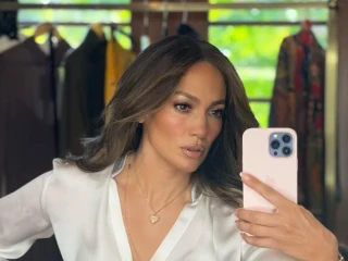 Jennifer Lopez (53) si tento rok vypracovala bombovú postavičku v bikinách