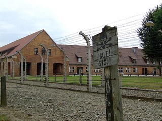 Unikol holokaustu a až do svojich 102 rokov si myslel, že nikto iný z rodiny neprežil