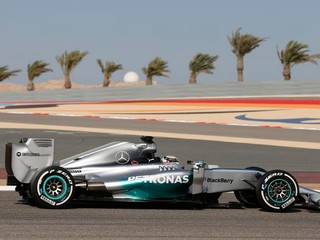 F1: Aj tretí tréning pred VC Bahrajnu pre Hamiltona