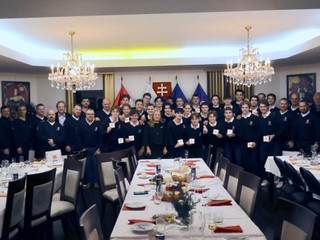 Mladých reprezentantov hostilo s tradičnou večerou Veľvyslanectvo SR v Ottawe