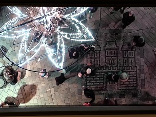 Prvé vianočné trhy prilákali tisíce ľudí, mestskí policajti mali plné ruky práce