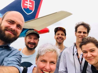 Zuzana Čaputová zobrala na palubu radšej umelcov na súkromnú akciu ako novinárov, ktorí by jej cestu zaznamenali