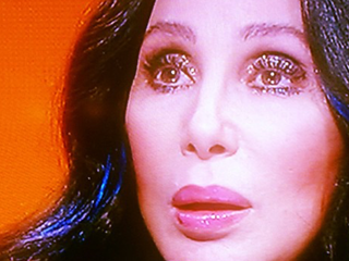 Legendárnej speváčke zatkli syna: Neuveríte, čo stváral v cudzej obývačke!