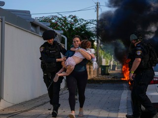 Izrael vyhlásil vojnový stav. Stovky ľudí v zasiahnutej oblasti sa vydali na útek