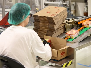 Veľké korporácie začínajú prepúšťať. O prácu prídu desiatky tisíc ľudí