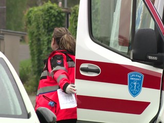 Tragédia na Záhorí: V pivnici rodinného domu našli mŕtvu ženu a muža s porezaným krkom