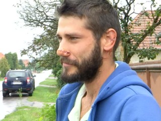 S mačetou v ruke zaútočil na brata. Mohlo za to dievča