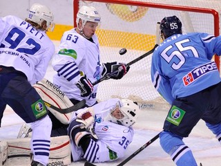 Admiral vsietil v Bratislave poltucet gólov, Slovan o play off už len sníva