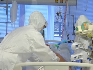 Riaditeľ nemocnice: V prvej vlne nám tlieskali, teraz hrozí, že vyjdú na balkón a budú na nás pľuť