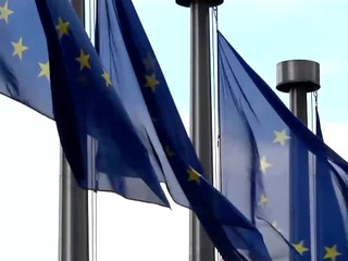 Ideme v ekonomických šľapajach Grécka? NBS dvíha varovný prst
