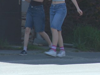 Rodičia majú obavy: Neznámy muž obťažoval maloleté dievčatá