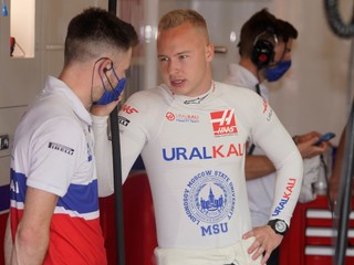 Hviezdička F1 sa mala pobiť v klube. Tím to popiera