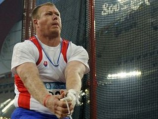 Charfreitag chce z kladiva vytrieskať kov