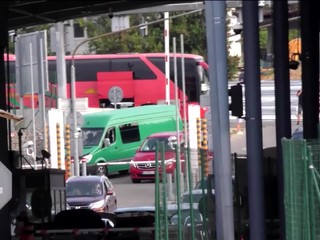 Kolóny na slovensko-ukrajinských hraniciach: V tropických horúčavách uviazli linkové autobusy