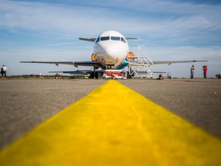 Do vládneho špeciálu nikto nenastupoval spútaný alebo pod hrozbou násilia, tvrdí Saková