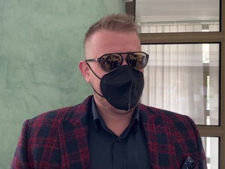 Podľa informácií TV JOJ rodinného príslušníka Petra Žigu zadržala polícia