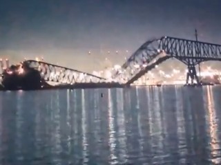 VIDEO: Po kolízii s nákladnou loďou sa v Baltimore zrútil cestný most