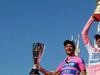 Dodatočným šampiónom vlaňajšieho Gira už oficiálne Scarponi