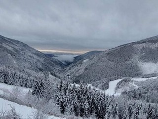V prvý decembrový deň sa na Slovensku citeľne oteplí, na severe bude snežiť