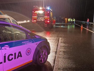 Vážna nehoda na D1: Autá prešli muža v spodnej bielizni