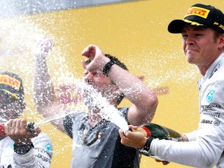 F1:Pole position v Nemecku pre Rosberga, havária Hamiltona