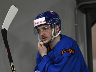 Okuliar skóroval a zostáva v AHL: Na MS vo Švédsku si zatiaľ nezahrá