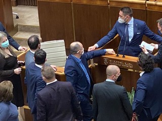 V parlamente ešte nerozhodli o návrhu Igora Matoviča. Seniori majú dostať 300 eur