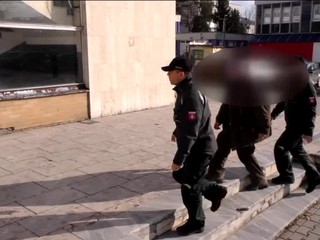 Starší muž si sadol s dvoma promile do auta. Noc strávil v cele