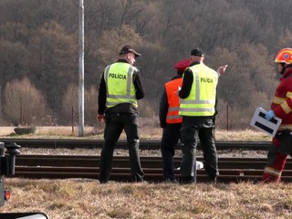 Smrť na koľajniciach: Muž mal na ušiach slúchadlá a zrejme nepočul rýchlik, ktorý ho zrazil