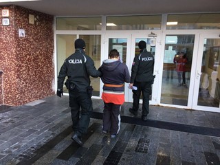 Žena podľa polície dobodala na Silvestra druha, vyšetrovateľ chce väzbu