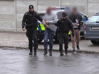 Po policajnej naháňačke sľuboval riadny život, sudkyňa ho napriek tomu poslala do väzby