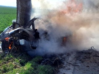 Tragické dopoludnie v Trnavskom kraji. Vodič uhorel vo svojom aute