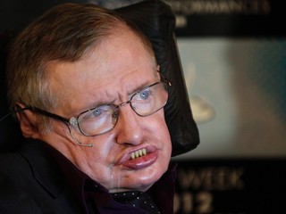 Hawkingove kreslo vydražili za stotisíce