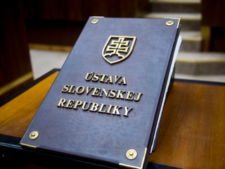 PREHĽAD všetkých zmien Ústavy SR od vzniku Slovenskej republiky