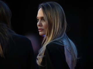 Prvýkrát a po dlhých rokoch! Angelina Jolie ukázala jazvy po odstránení prsníkov