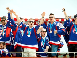 Strieborní Slováci inšpirovali pompéznymi oslavami majstrov sveta