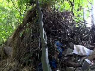 Nad obcou Čereňany niekto založil nelegálnu skládku. Nanosil tam stavebný odpad