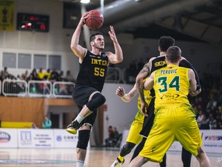 Inter a Lučenec natiahli svoje víťazné série aj vďaka týmto košom