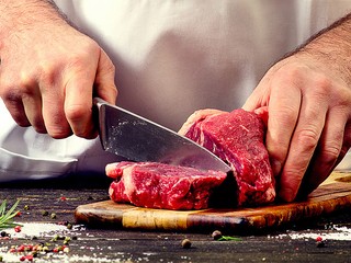 Jete iba mäso? Odborníci varovne krútia hlavami