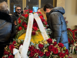 Pohreb rómskeho kráľa Róberta Botoša: Blízki sa s ním rozlúčili smútočným pochodom